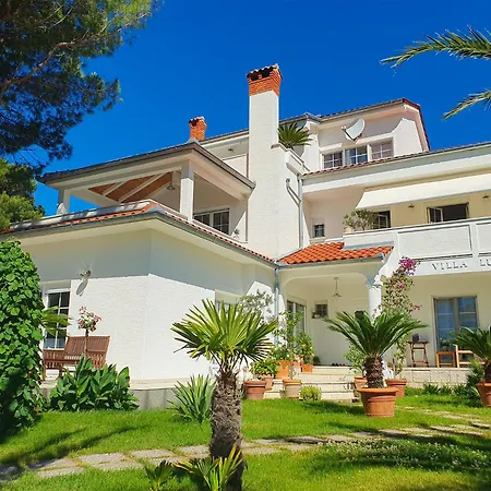 Apartment Lucija *